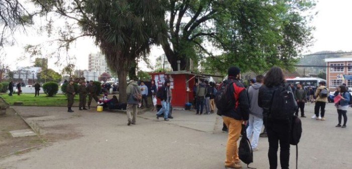 Sedientos jóvenes merodeaban en el frontis de la UBB: No, no hubo ramadas