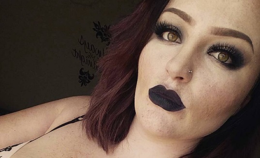 Las fotos con y sin maquillaje de una joven que encendieron la polémica en Instagram