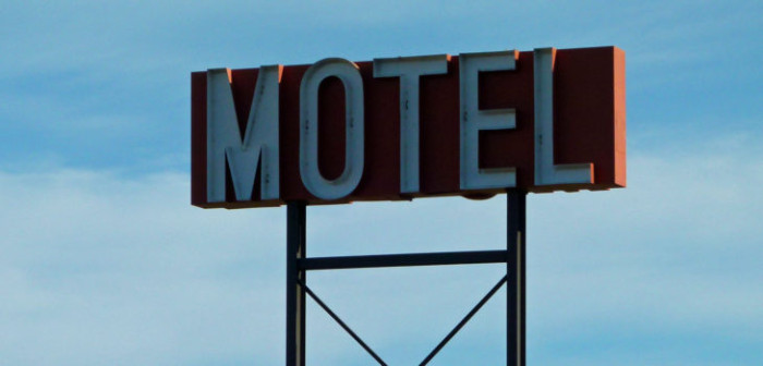 Motel donde murió pareja enfrenta demanda de clienta por otro grave episodio en Concepción