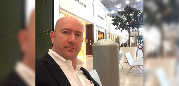 Difunden supuesta foto de Rafael Garay en París con la que sería su pareja extranjera