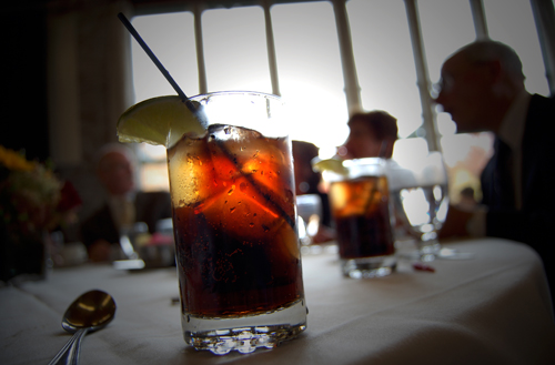 ¿Lo cumplirán? Gigante de los alimentos promete reducir el azúcar en sus bebidas