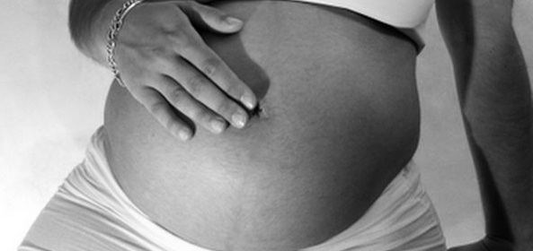 Hombre embarazó a niña a la que hizo pasar por su esposa de 20 años