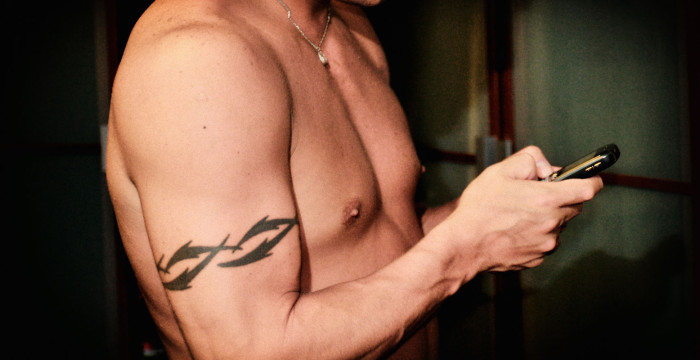 Acosador le pidió fotos sexy a su esposa: él se vengó con una gran sorpresa