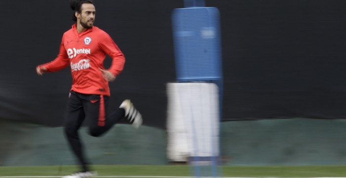 Jorge Valdivia quedó descartado para el duelo con Perú
