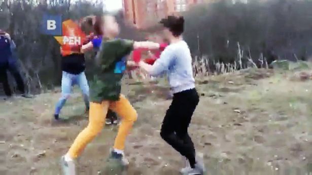 Video registra brutal agresión a estudiante rusa en verdadero 'club de la pelea'