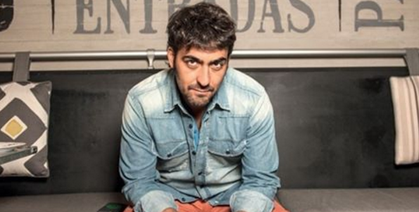 Las horas de terror del chef Chris Carpetier a bordo de un avión: se lo pasó en el baño