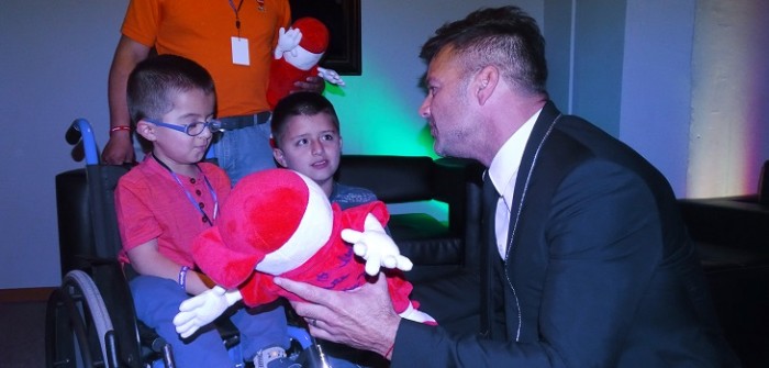 Ricky Martin se reunió con Vicente Jopia, niño símbolo de la Teletón 2016