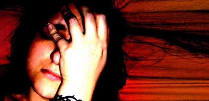 Los riesgos de automedicarse cuando nos duele la cabeza