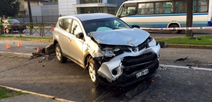 Dos mujeres en riesgo vital tras accidente que involucró a 4 vehículos en Temuco