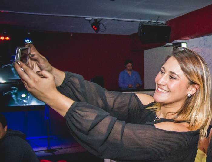 Dos gotas de agua: Belén Mora compartió fotos para demostrar que su hijo es igual a ella