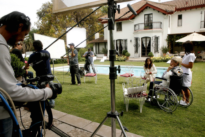 Actriz Loreto Valenzuela luce drástico cambio de look para nueva teleserie de Mega