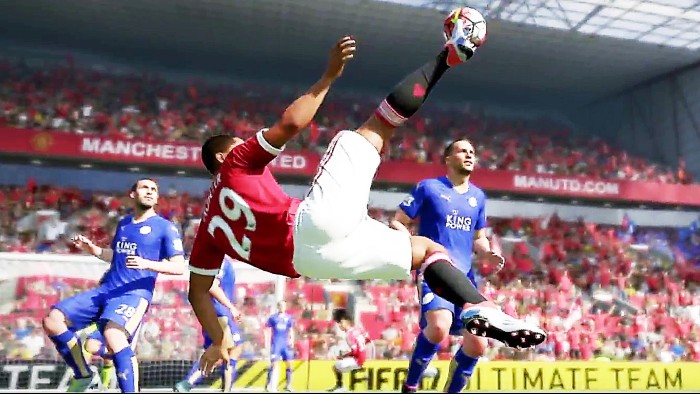 ¿Qué le está pasando? Famoso delantero ignora a su espectacular esposa por jugar FIFA 17