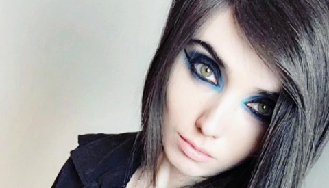 ¿Mal ejemplo? Buscan bajar de Internet a 'youtuber' que pesa apenas 27 kilos