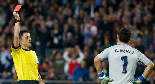 Mala noticia para Bravo: Encuesta lo pone como el peor evaluado por los hinchas del 