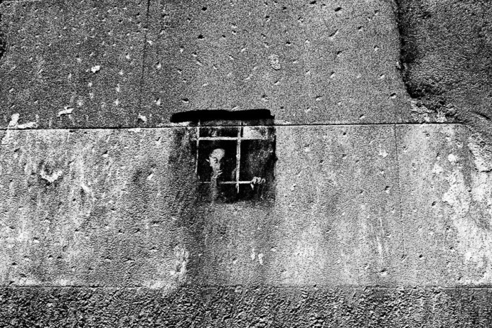 Envían reos a su casa por falta de baños en cárcel argentina