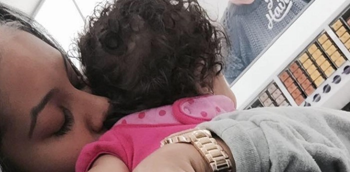 La extraña y tierna marca de nacimiento de una niña: la comparan con 'Cruella De Vil'