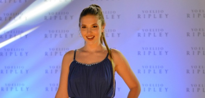 Belén Soto se lució con un escotado vestido en la Avant Premiere de 