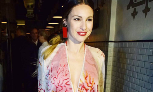 Pampita asistió a un evento con su nuevo novio y usando una atrevida transparencia