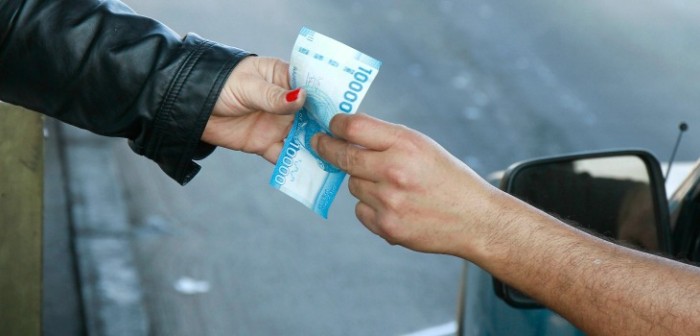 Jamás recibas un billete en este estado porque el banco no te lo cambiará