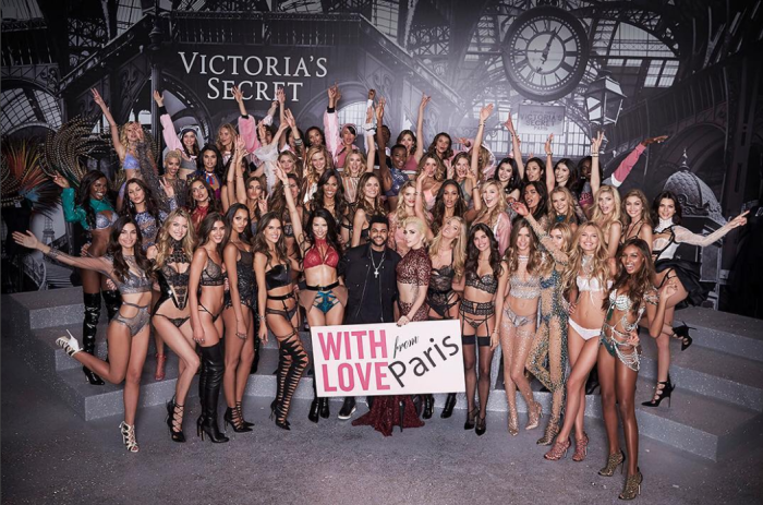 Kendall Jenner deslumbró en la pasarela de Victoria's Secret con atrevido atuendo