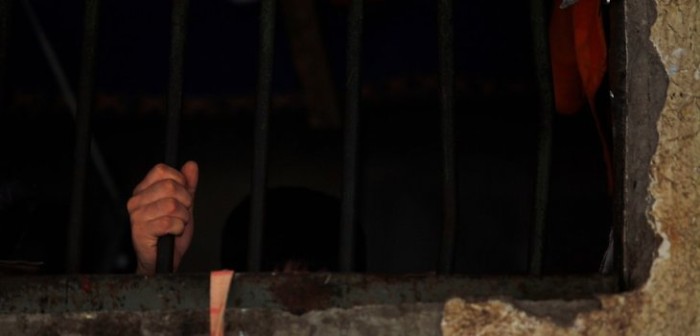 Ojo por ojo: Ciegan a hombre que dañó a niña de 4 años tras lanzarle cal viva en la cara