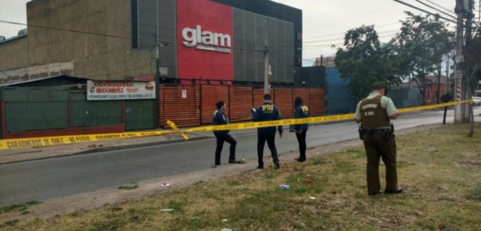 Investigan muerte de 2 hombres tras ser baleados frente a discoteque Glam