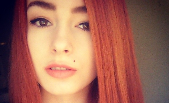 Modelo comparte fotos en Instagram y describe el 'lado oscuro' de cada imagen