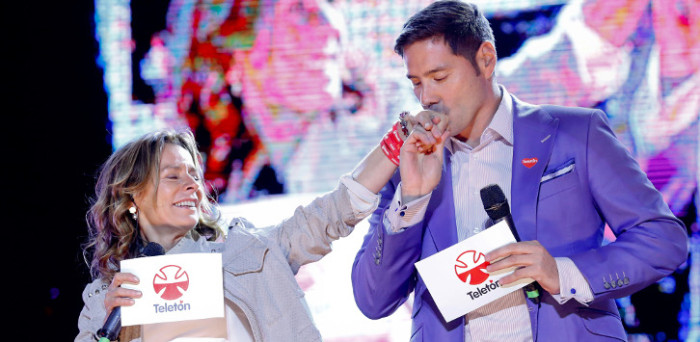 La osada pirueta de Kathy Salosny y Pancho Saavedra en show de la Teletón