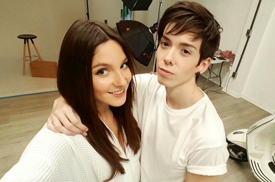 Los ofensivos mensajes que Kel Calderón debió borrar tras compartir imagen con su hermano