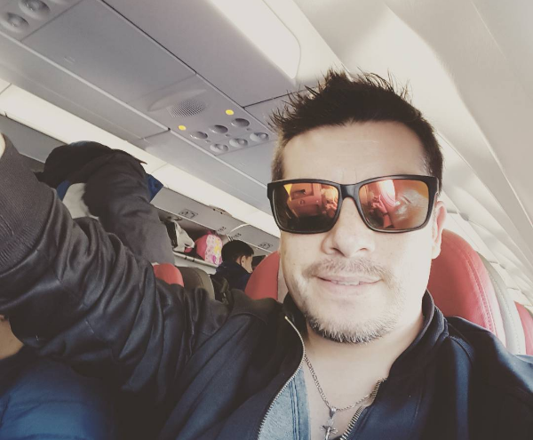 Leandro Martínez enterneció a seguidores con imagen de sus trillizas disfrazadas