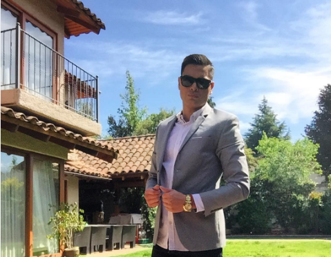 Nelson Pacheco le responde a seguidora que lo criticó tras subir foto con su pareja