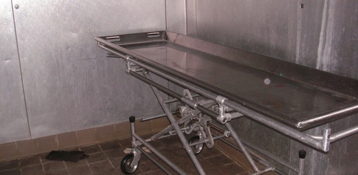 Hombre despierta en una morgue tras haber 'muerto' la noche anterior