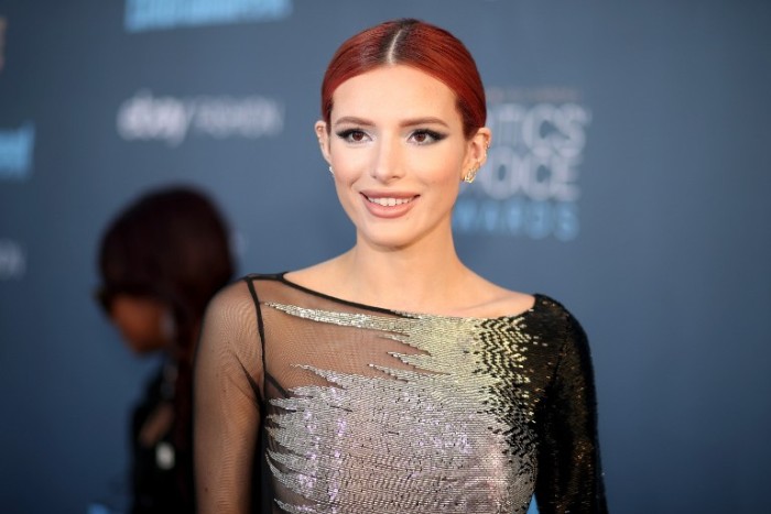 La certera respuesta de Bella Thorne a quien la criticó por no depilarse las piernas