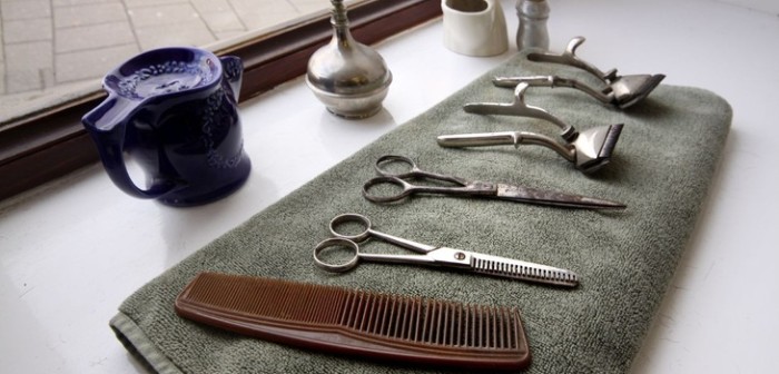 Padre asegura que perdió su trabajo por el corte de pelo de su hijo: culpa a la escuela