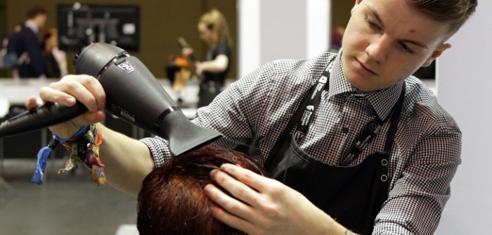 Cliente que sufrió grave síndrome tras visitar peluquería recibe millonaria indemnización