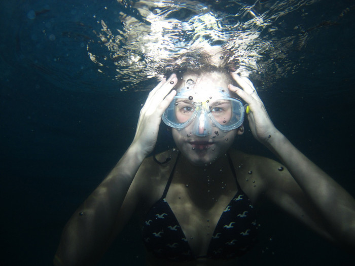 Los infalibles tips que te ayudarán a cuidar tu piel y cabello del cloro de la piscina