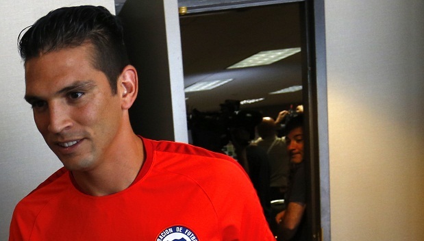 Supuesta llegada de Mark González a Colo Colo desata bromas y memes en Twitter