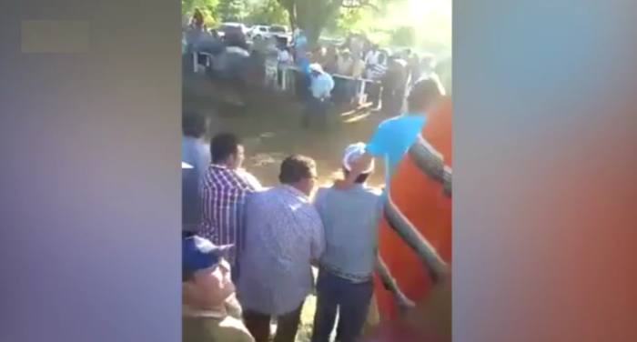 Celebración de los '15 de Rubí' terminó en tragedia: hombre fue pisoteado por caballo