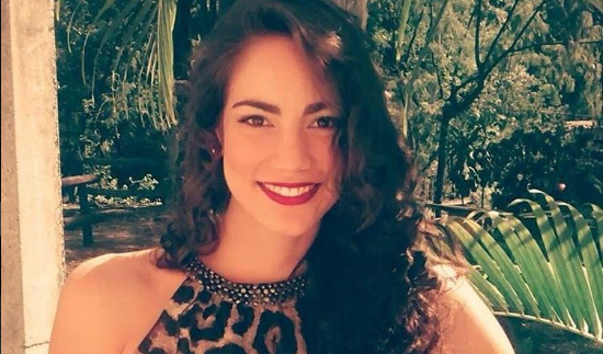 Protagonista de La Colombiana está en Chile y disfrutando del sol hasta tarde