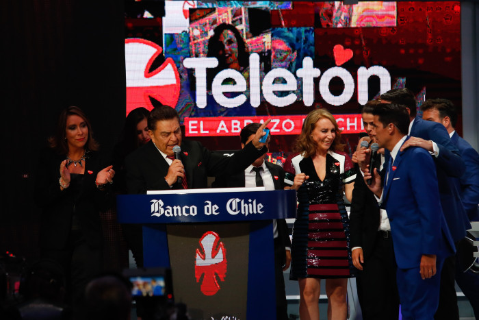 Karen Doggenweiler recibió amarga crítica tuitera en apertura de la Teletón