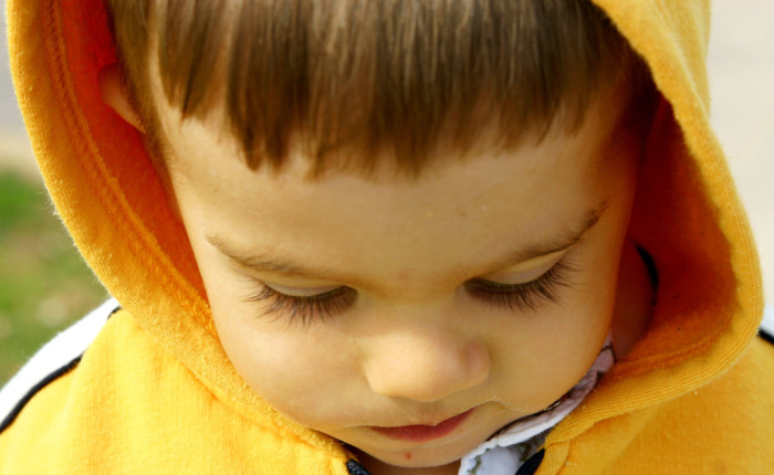 Reflexivo meme sobre el contacto físico entre niños y adultos provoca revuelo en redes