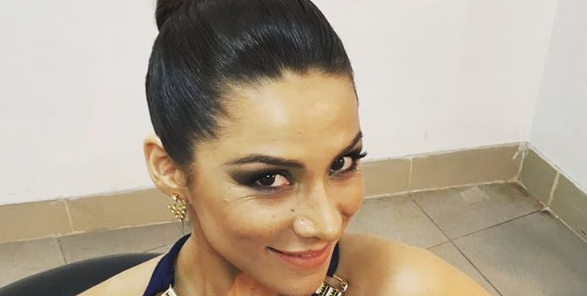 Extravagante look de Loreto Aravena en los Premios Caleuche fue aplaudido por seguidores