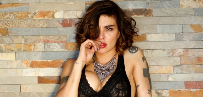 Angie Jibaja cambió drásticamente de look para ingresar a 'Doble Tentación'