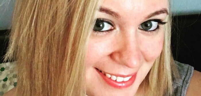 Mujer le salvó la vida a pequeño de 7 años que pesaba unos 3 kilos: lo adoptó