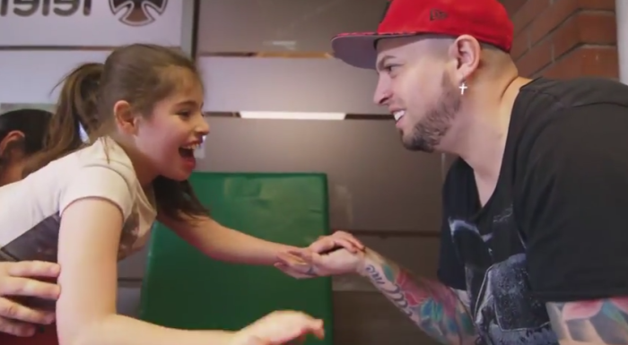 Un emocionado Rigeo confesó en Teletón detalles de dura enfermedad que afecta a su hija