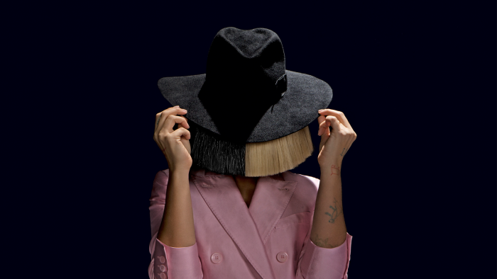 Cantante Sia es fotografiada sin peluca y en bikini en playas de México: causó furor