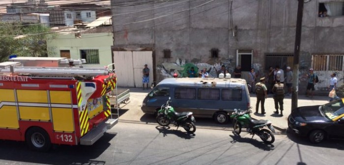 Iquique: Encuentran a menor atrapado al interior de un vehículo estacionado al sol