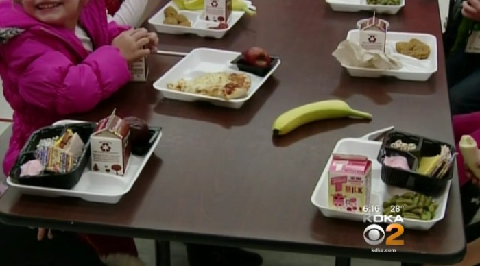 Héroe anónimo: desconocido paga deudas de 44 familias en comedor de escuela pública