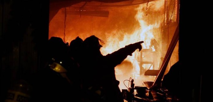 Una madre y sus dos hijos murieron en incendio: un tercero tiene 50% del cuerpo quemado