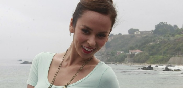 Jhendelyn Núñez no convenció con romántico vestido de gasa en los Copihue de Oro